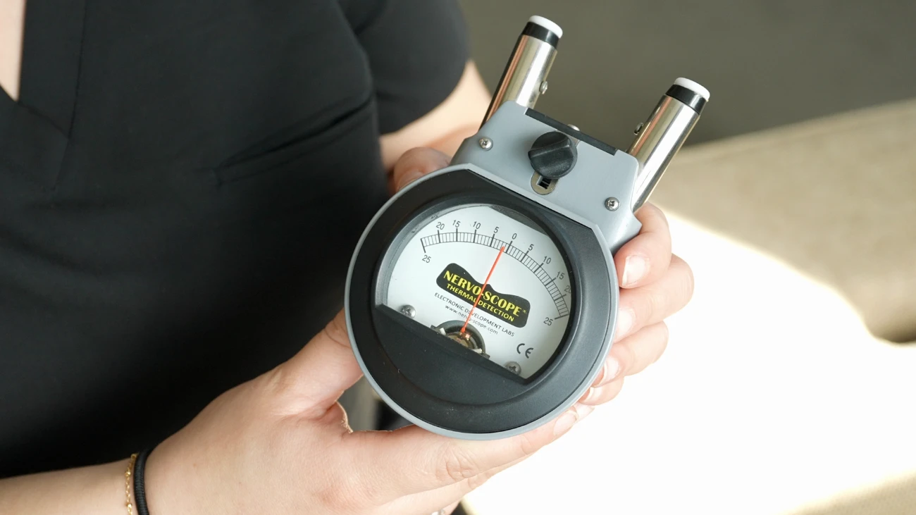 Nervoscope thermographic detection device illustrating nervous system assessment and chiropractic adjustments.